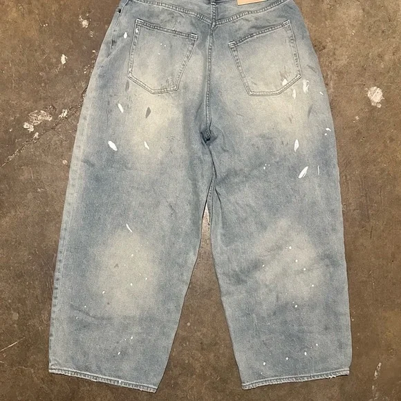 Relaxed Blue Jeans with Vintage Distressed Look